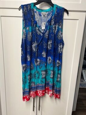 Avenue Blue Teal Floral Sleeveless V-Neck Tank with Red Hem